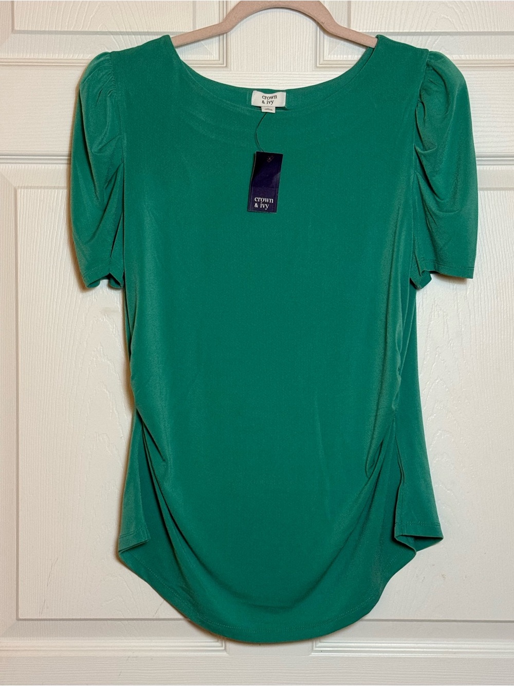 crown & ivy emerald green puff sleeve tee